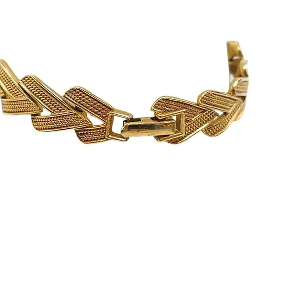 Nina Ricci for Avon Gold Tone Chevron Bracelet Fold-Over Closure Vintage - Picture 3 of 6